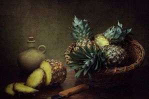 Натюрморт с ананасом