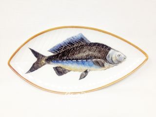 Рыба на тарелке рисунок