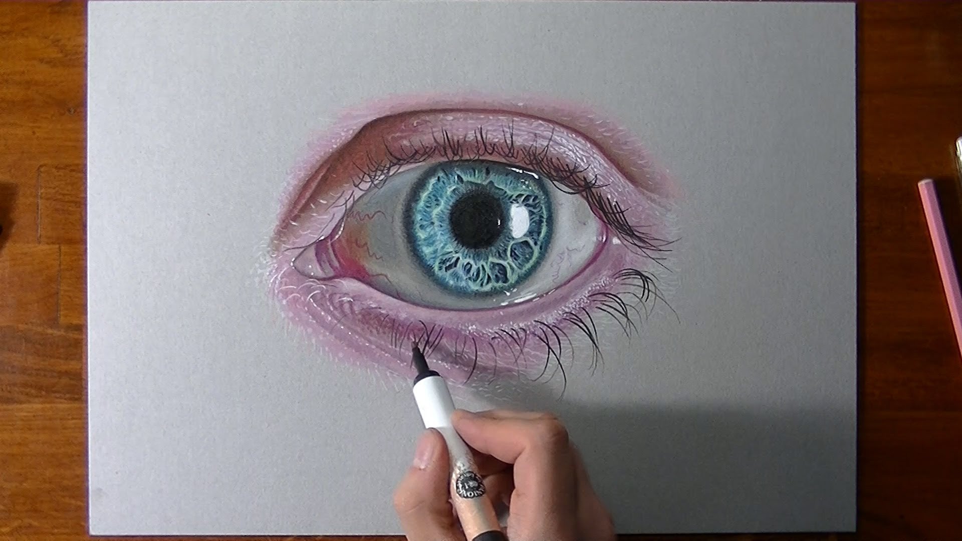 Включи видео как сделать красивую. Реалистичный глаз карандашом. Красивые рисунки цветными карандашами. Реалистичный глаз цветными карандашами. Реалистичные рисунки.