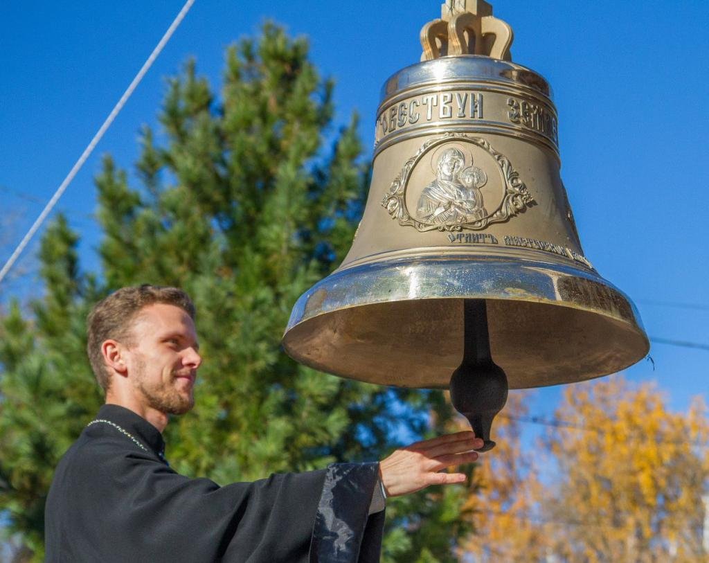 Церковные колокола зимой
