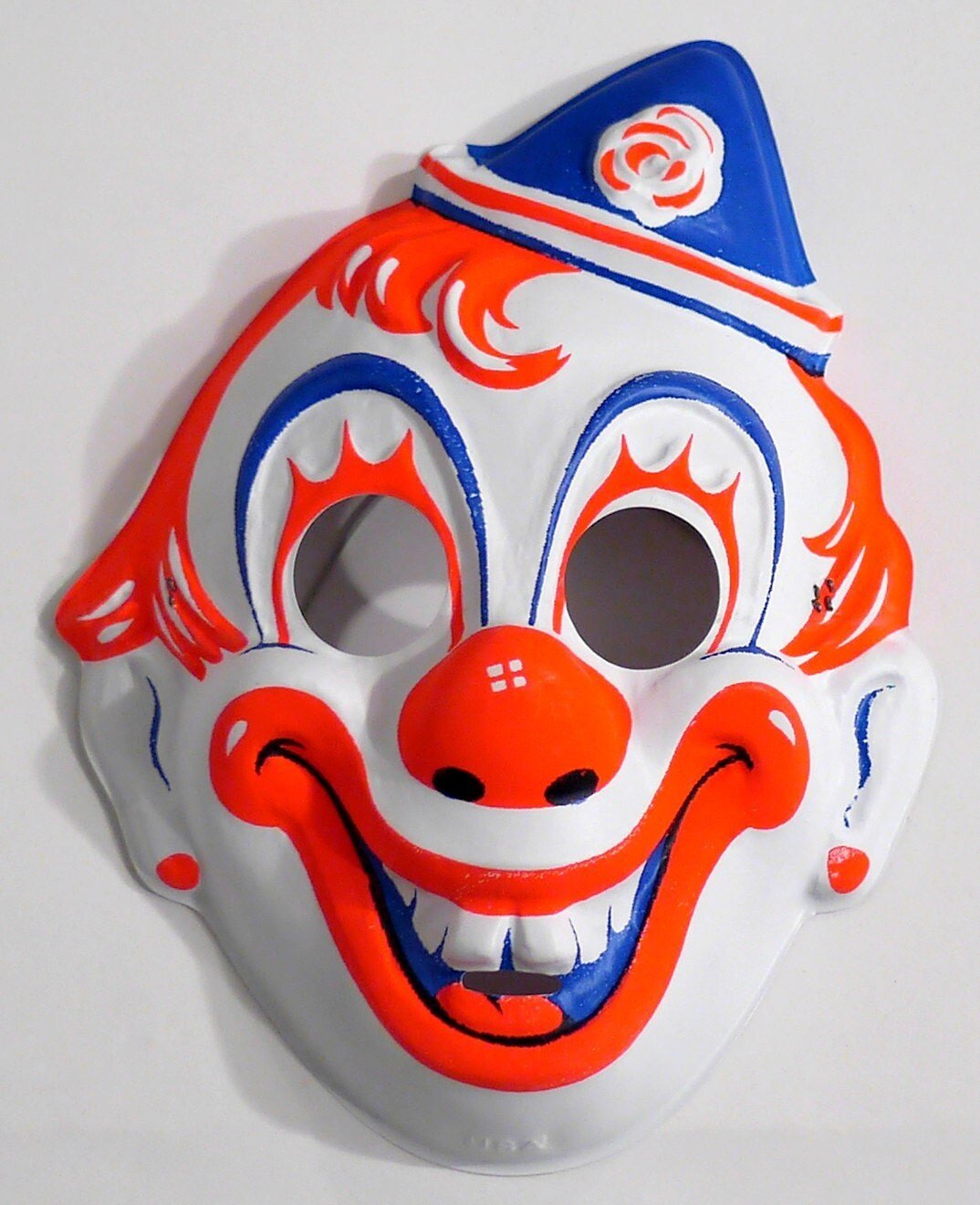 Маска клоуна из бумаги. Маски клоуна для детей. Маска веселого клоуна. Карнавальная маска клоуна.