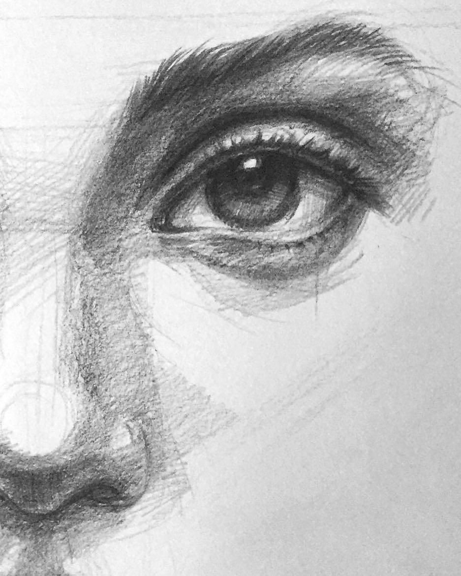 Штриховка глаза карандашом