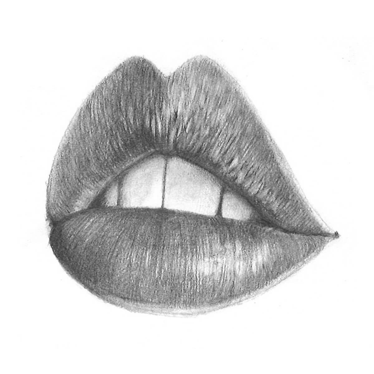 Объемные губы карандашом