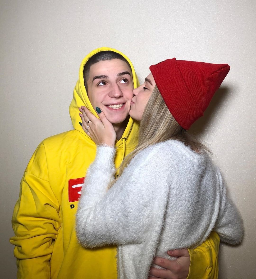 Нарисовать блоггеров