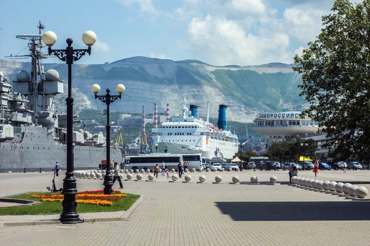 Набережная Серебрякова в Новороссийске