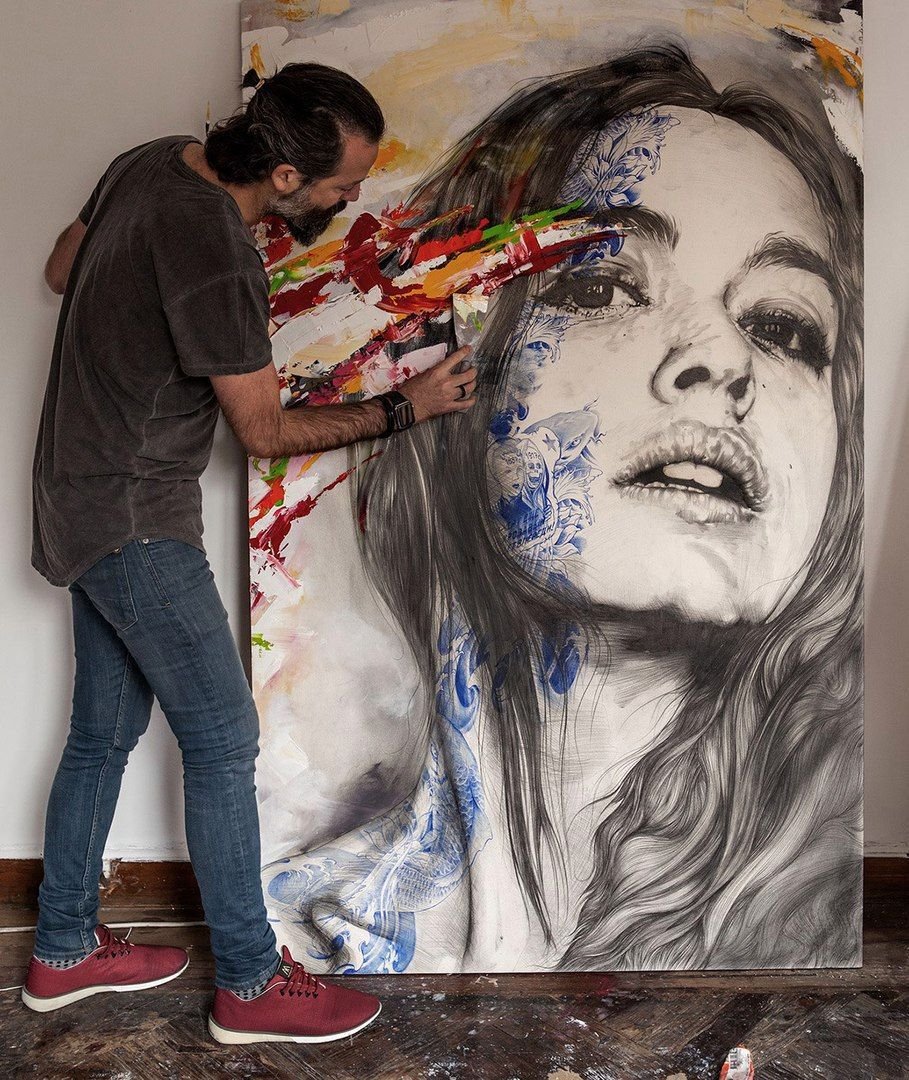 Художник рисует