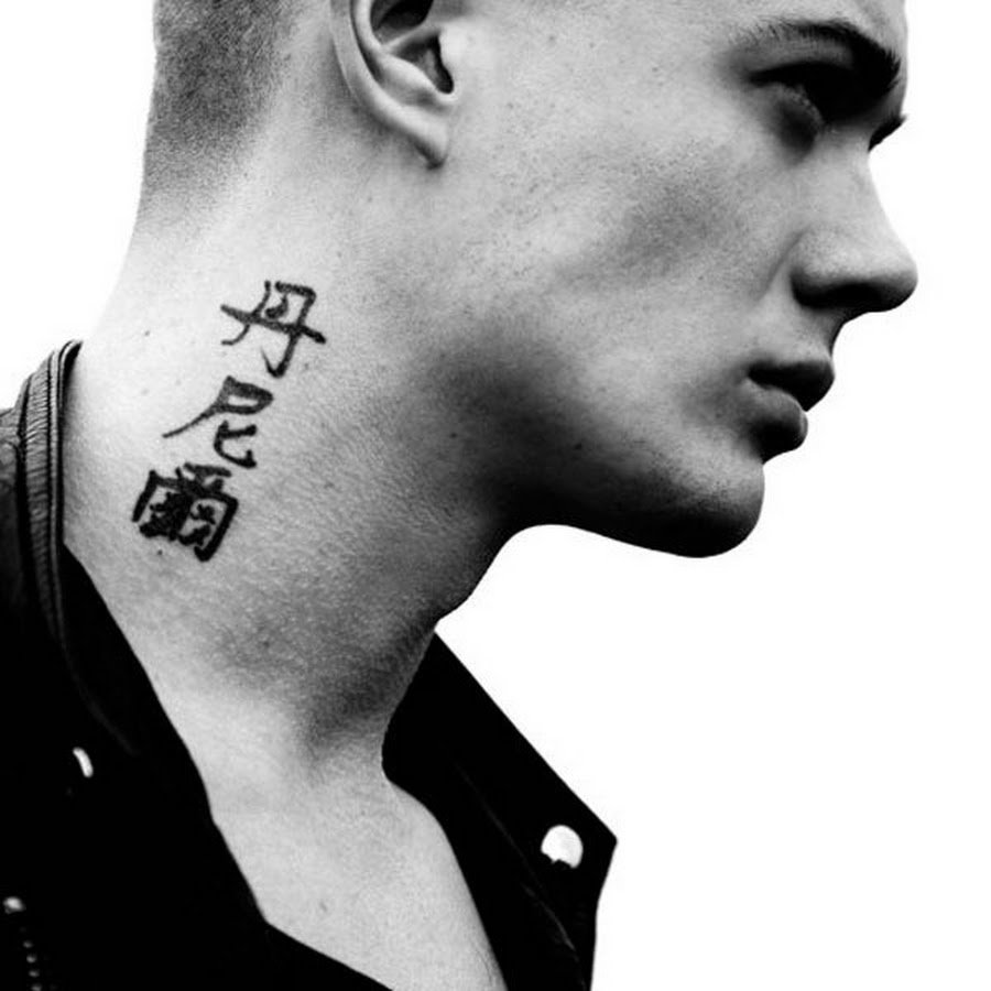 Эскизы тату на шею Крылья спереди