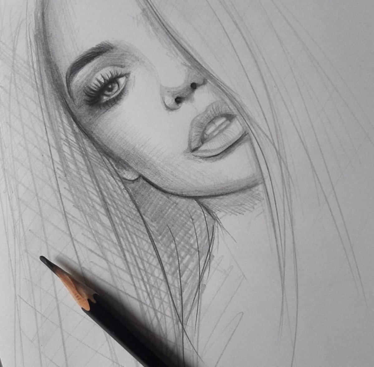 Девушка карандашом