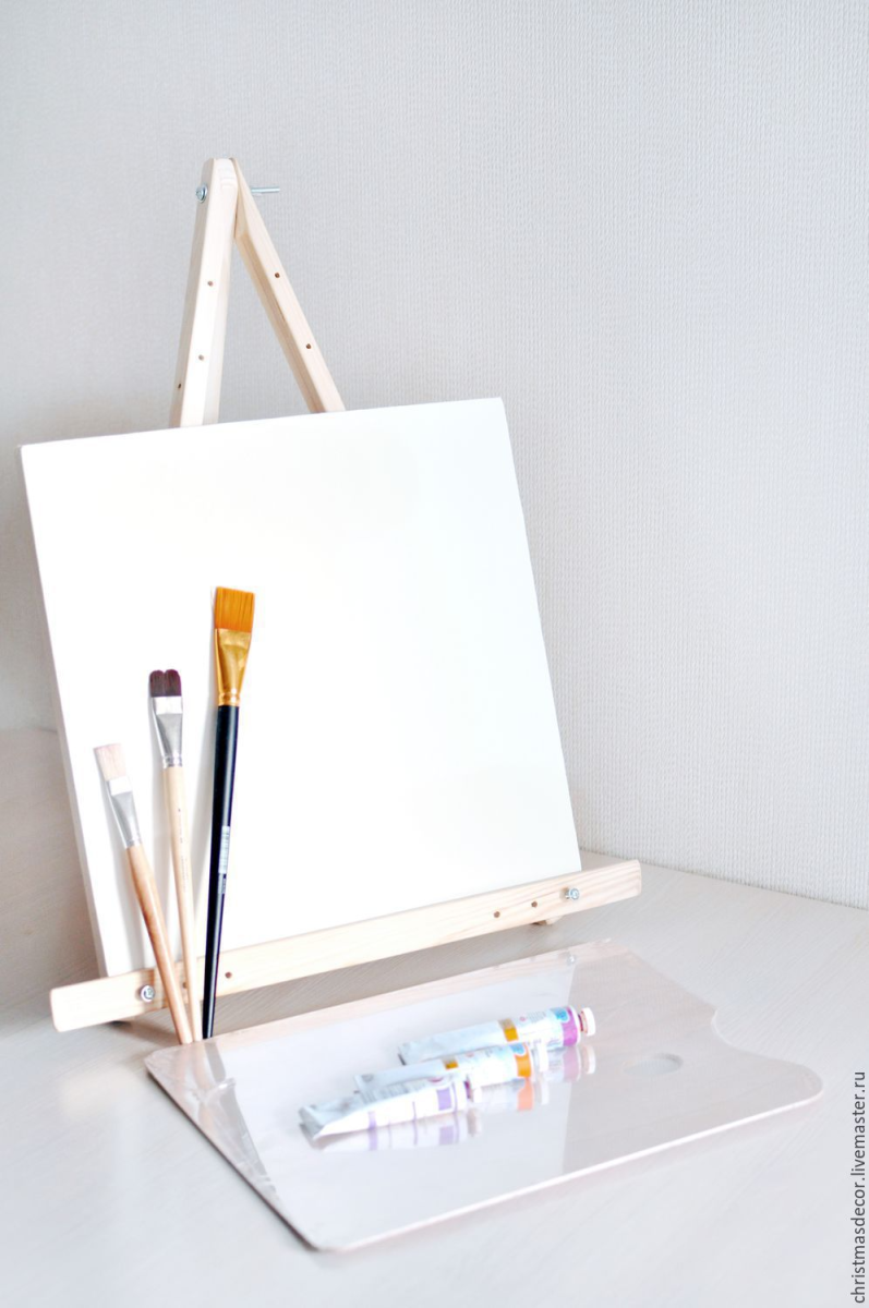 Мольберт с холстом