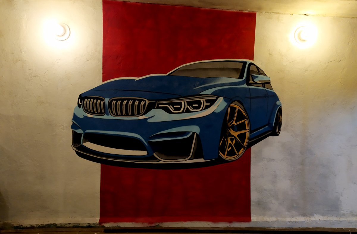 Гараж БМВ на стену