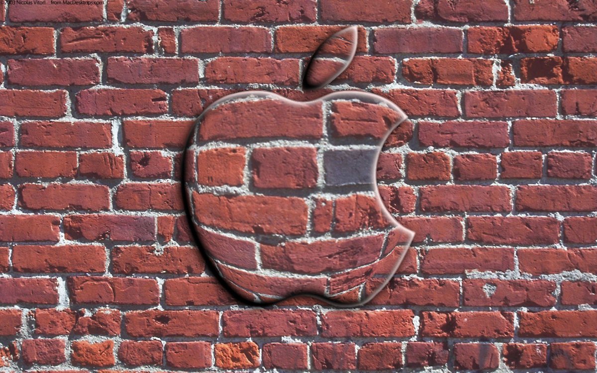 Нарисованные кирпичи на стене