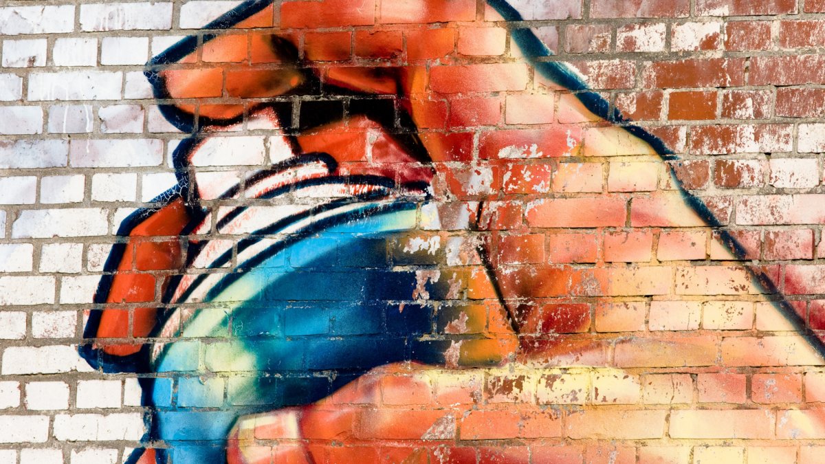 Абстракция на кирпичной стене