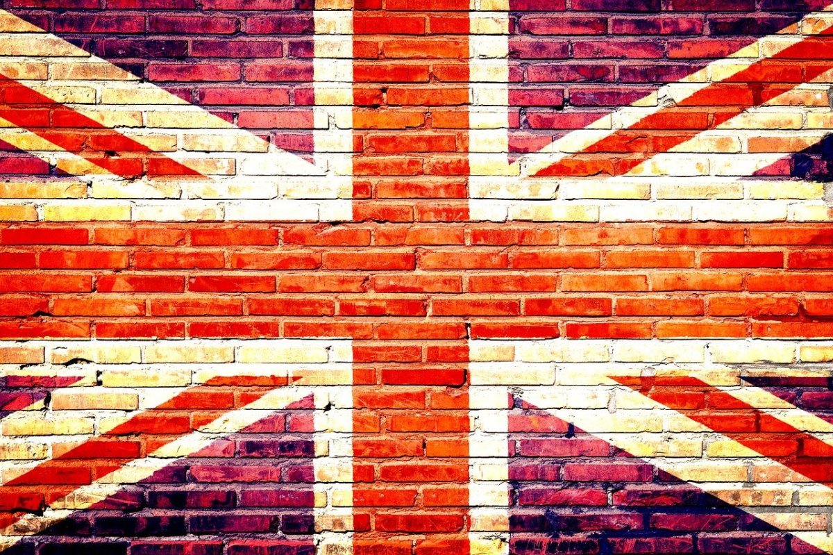 Граффити на кирпичной стене