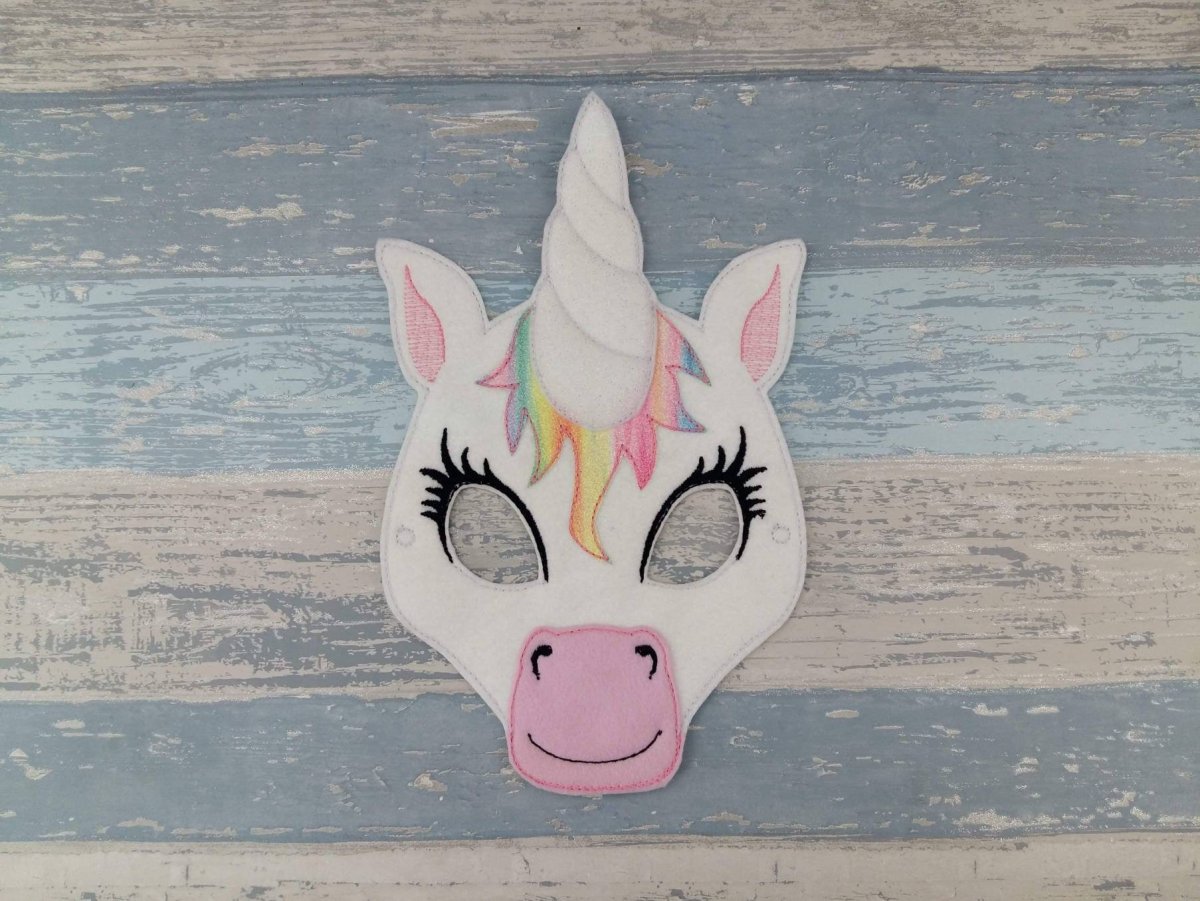 Пони с маской на лице