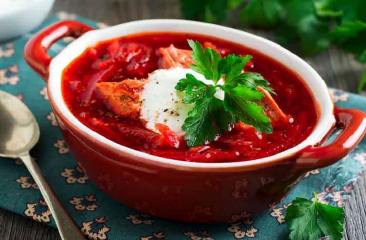 Борщ на белом фоне