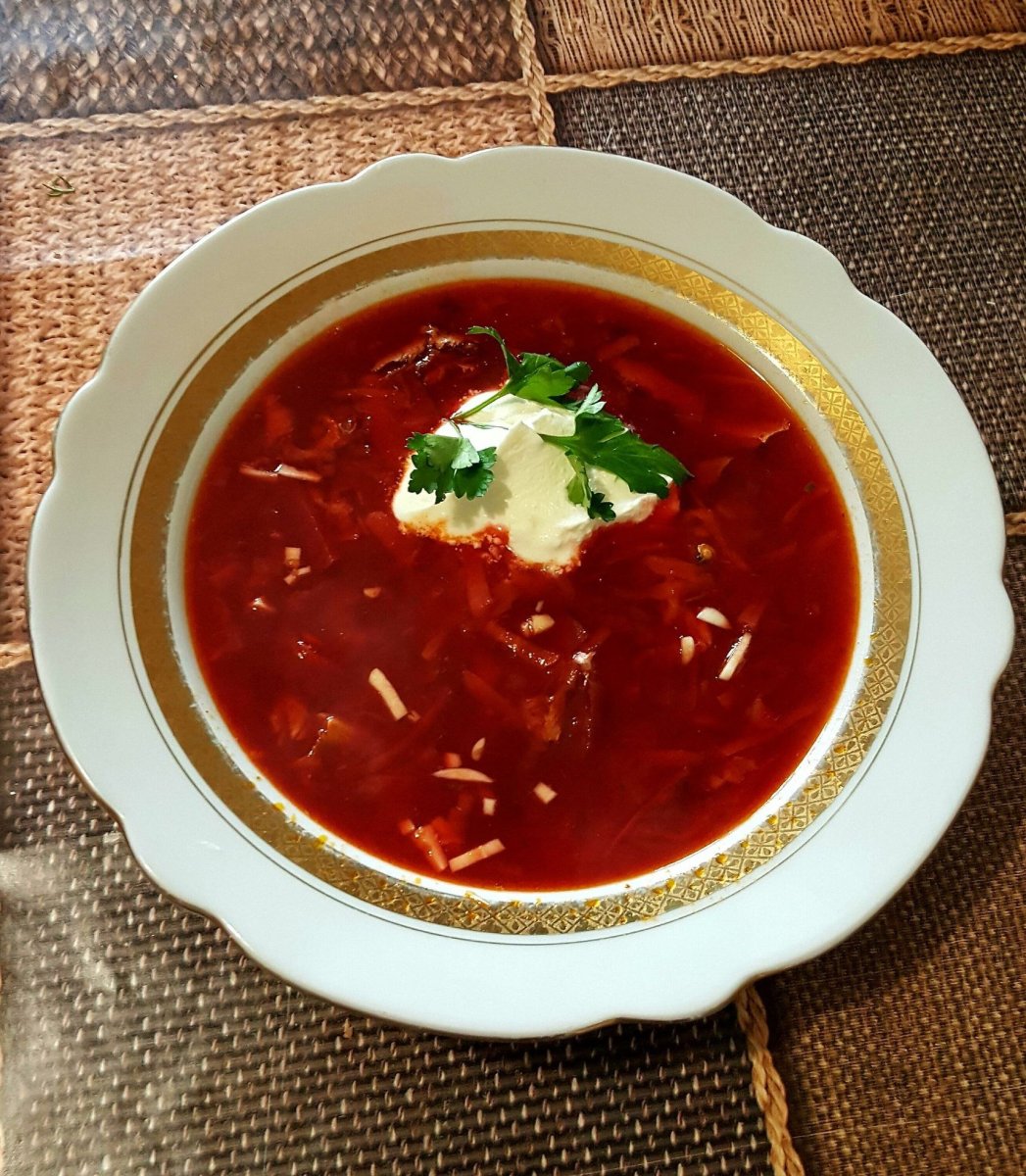 Борщ с копченостями
