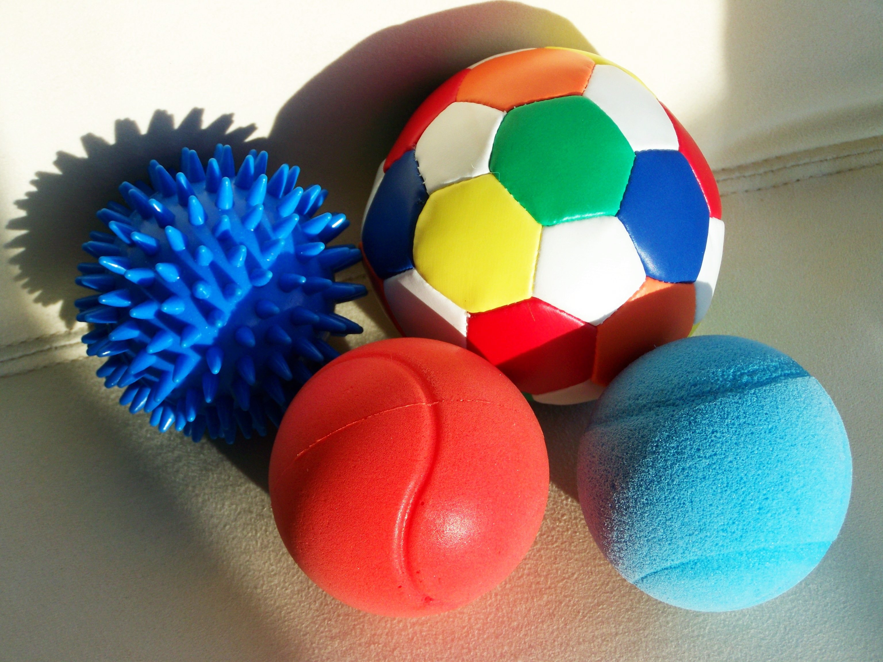 Включи видео мяч. Разноцветные мячики. Мячи для детского сада. Мячики для детей. Разноцветные мячики для детей.