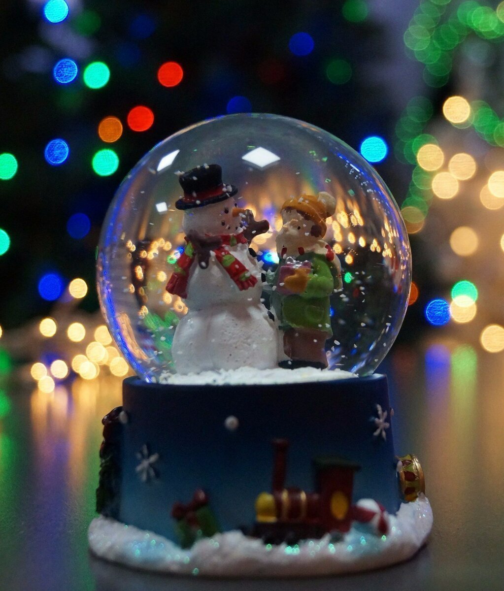 Зима в шаре. Зимний шар. Снежный шар. Новогодний шар со снегом. Стеклянный шар со снегом.